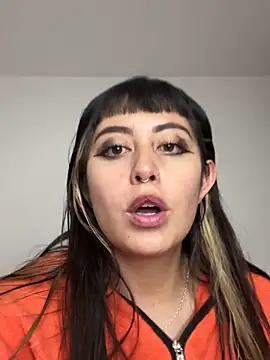 justmariee online show from May 13, 2026, 3:57 am