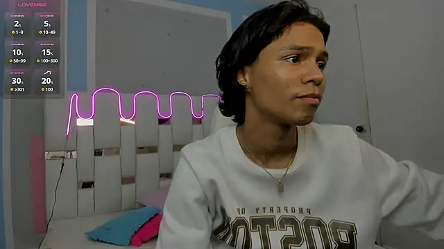 Snapshot of AndyKings_1 chatting on December 20, 2025, 3:53 am AndyKings 1 online show from December 20, 2025, 3:53 am