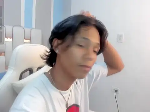 Snapshot of AndyKings_1 chatting on January 13, 2026, 3:43 am AndyKings 1 online show from January 13, 2026, 3:43 am