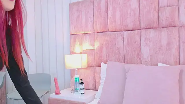 Snapshot of ScarlettFoox chatting on February 19, 2026, 7:00 pm ScarlettFoox online show from February 19, 2026, 7:00 pm