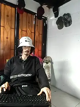 Snapshot of sk8-boy chatting on January 14, 2026, 1:48 pm sk8-boy online show from January 14, 2026, 1:48 pm