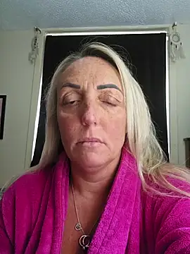 Snapshot of theblondecocklover chatting on May 3, 2026, 8:08 am theblondecocklover online show from May 3, 2026, 8:08 am