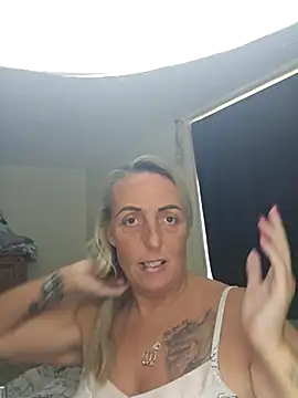 Snapshot of theblondecocklover chatting on April 26, 2026, 8:11 am theblondecocklover online show from April 26, 2026, 8:11 am
