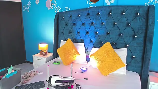 Issa Clark01 online show from February 9, 2026, 8:51 pm