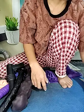 Snapshot of hi-miki chatting on January 14, 2026, 11:52 pm hi-miki online show from January 14, 2026, 11:52 pm