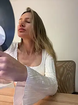 1Moonlight1 online show from January 17, 2026, 8:01 pm