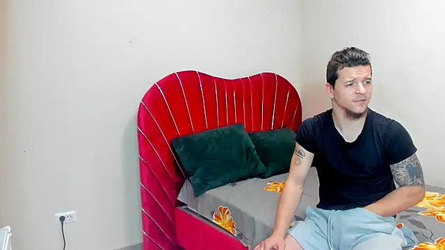 Snapshot of RubyDuo chatting on February 4, 2026, 10:05 pm RubyDuo online show from February 4, 2026, 10:05 pm