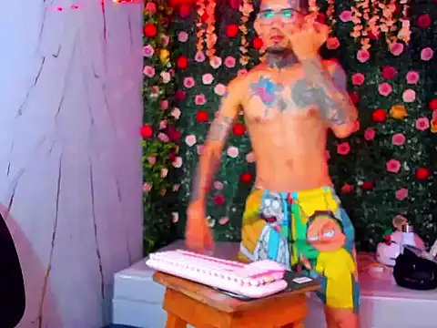 Boy tatto77 online show from April 15, 2026, 1:00 am