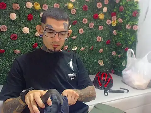 Boy tatto77 online show from July 8, 2026, 1:08 am