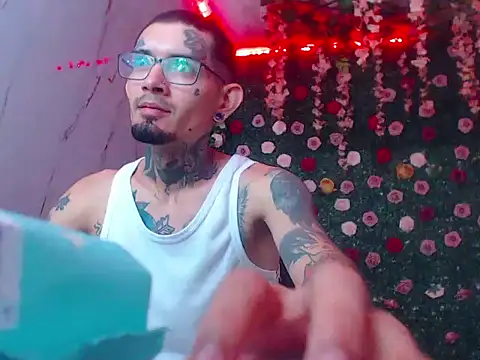 Boy tatto77 online show from April 23, 2026, 12:29 pm