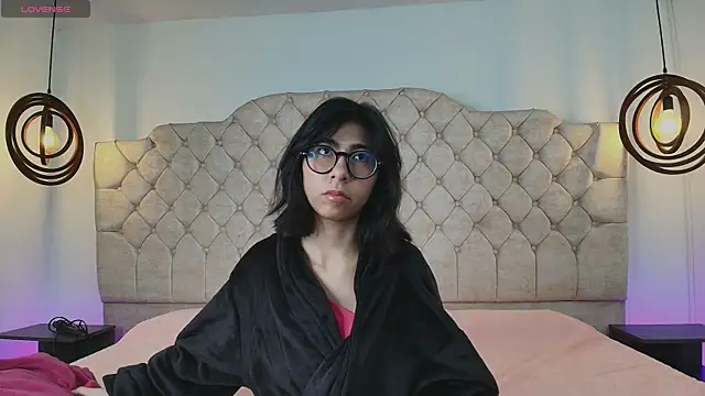 EllieBloom online show from January 14, 2026, 1:04 pm