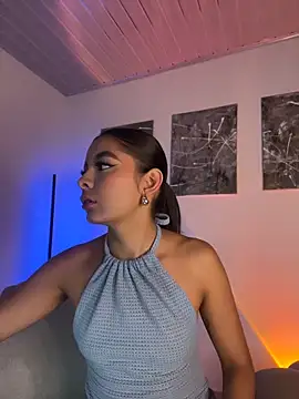 Nicollewest1 online show from May 21, 2026, 10:51 pm