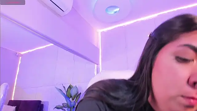 Mia Ness online show from December 18, 2025, 1:37 pm