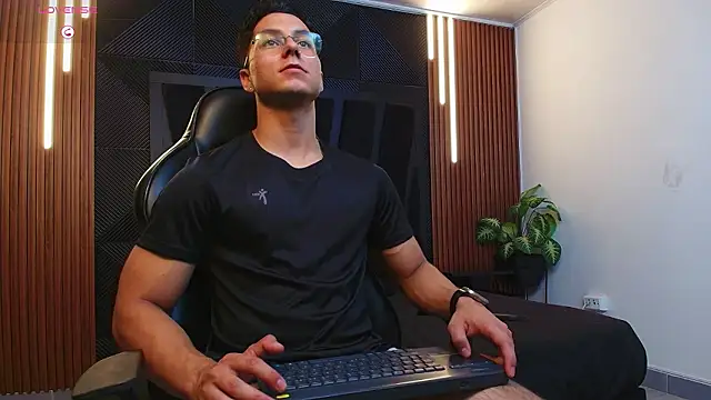 Noah Clarkk online show from February 10, 2026, 11:37 pm