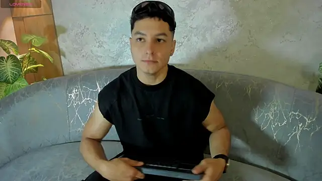 Snapshot of Noah_Clarkk chatting on June 27, 2026, 4:02 pm Noah Clarkk online show from June 27, 2026, 4:02 pm