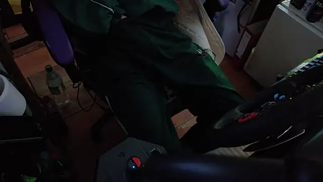 Gay-Versaut online show from March 8, 2026, 9:07 pm