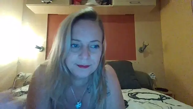 Miss-Chupagirly online show from December 22, 2025, 8:42 pm