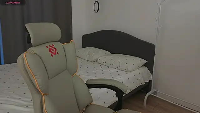 fallin lovee online show from March 30, 2026, 1:45 pm