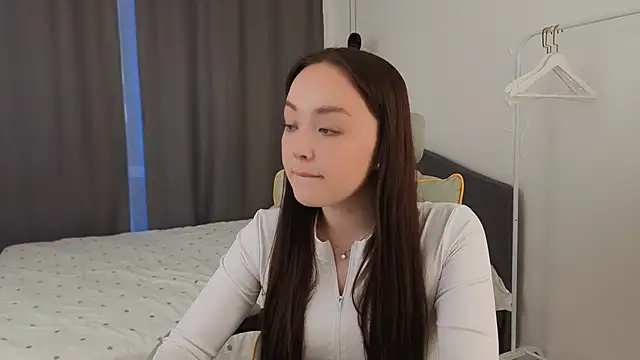 fallin lovee online show from March 13, 2026, 1:49 pm