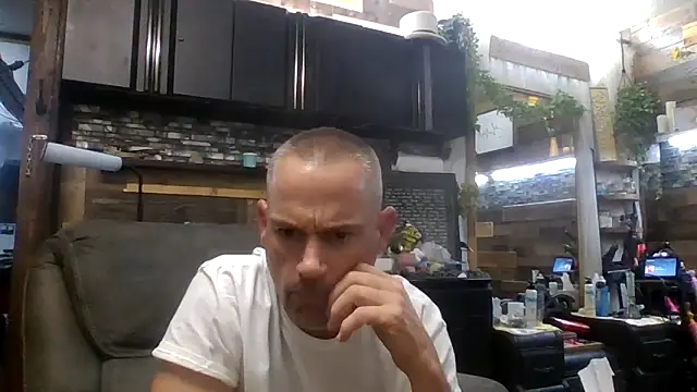 Snapshot of MISTERANDDEMI chatting on May 18, 2026, 5:23 am MISTERANDDEMI online show from May 18, 2026, 5:23 am