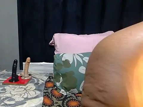 SpicyKitty33 online show from December 20, 2025, 6:11 pm