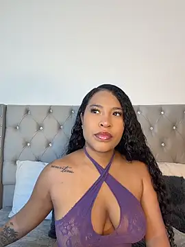 izzybelmonth12 online show from April 2, 2026, 12:45 pm