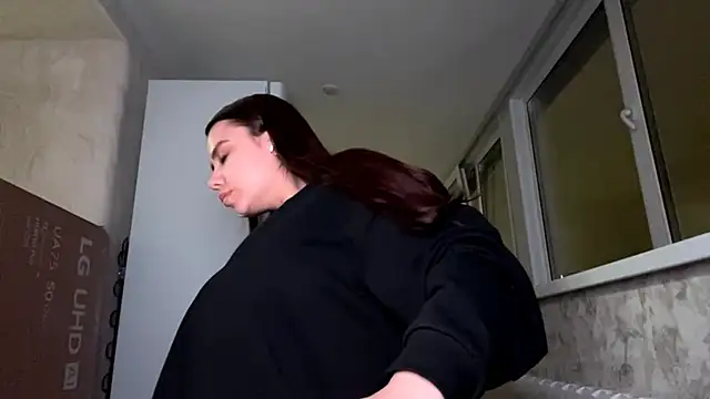 Snapshot of MiloyNoir chatting on January 10, 2026, 5:52 pm MiloyNoir online show from January 10, 2026, 5:52 pm