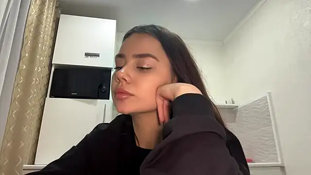 Snapshot of MiloyNoir chatting on December 21, 2025, 6:20 pm MiloyNoir online show from December 21, 2025, 6:20 pm