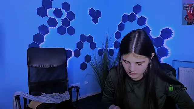 lizzie boom  online show from February 23, 2026, 8:20 pm