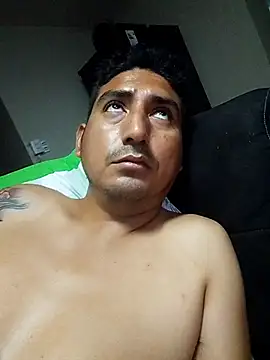 Snapshot of Yrresistible666 chatting on February 13, 2026, 4:23 am Yrresistible666 online show from February 13, 2026, 4:23 am