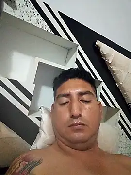 Snapshot of Yrresistible666 chatting on February 3, 2026, 6:40 am Yrresistible666 online show from February 3, 2026, 6:40 am