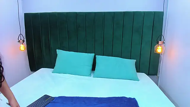 Snapshot of Ema-Messy chatting on January 14, 2026, 1:26 pm Ema-Messy online show from January 14, 2026, 1:26 pm