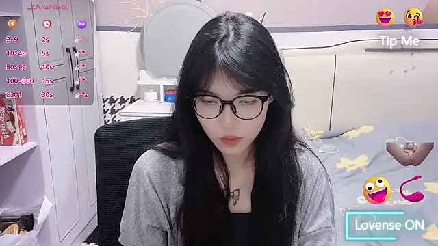 zhnmjx2025 online show from April 18, 2026, 12:18 pm