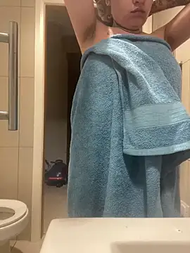 urprettygirlleenay online show from March 30, 2026, 5:47 pm