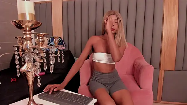 LatinDreamCol online show from January 6, 2026, 10:14 pm