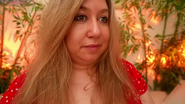 HappyLisa online show from February 10, 2026, 6:29 pm