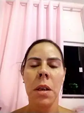 mellzinhacasada online show from February 16, 2026, 4:33 am