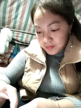 Snapshot of Lucky_cutee chatting on January 6, 2026, 4:49 am Lucky cutee online show from January 6, 2026, 4:49 am