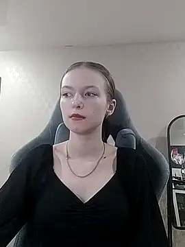 Snapshot of Yzi chatting on December 23, 2025, 9:52 am Yzi online show from December 23, 2025, 9:52 am