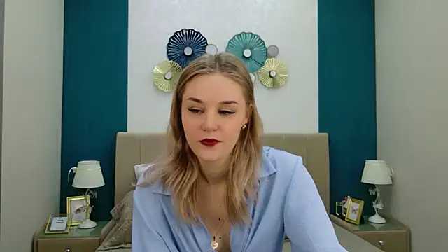 Molly Voss online show from February 9, 2026, 3:32 pm