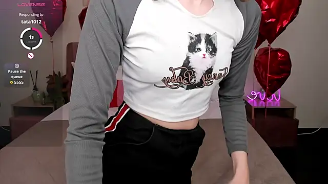 Snapshot of NovaEva_ chatting on February 27, 2026, 12:11 am NovaEva online show from February 27, 2026, 12:11 am