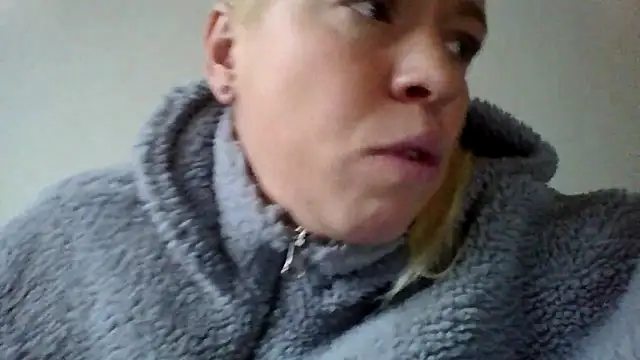 jennyblondeuk online show from February 1, 2026, 3:21 pm