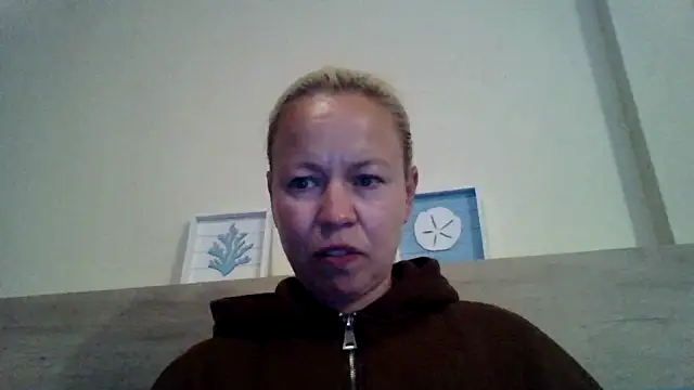 jennyblondeuk online show from May 8, 2026, 6:56 pm