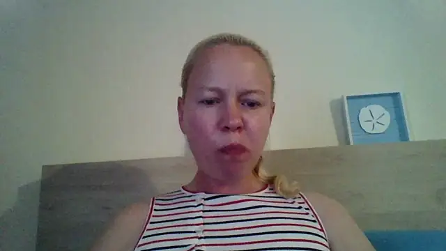 jennyblondeuk online show from April 19, 2026, 6:10 pm