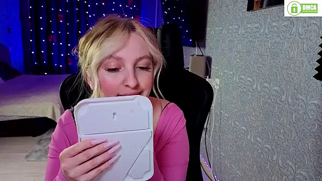 Eva Vibe  online show from February 6, 2026, 3:30 pm