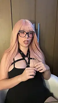 EmmaInPink online show from February 9, 2026, 9:02 pm