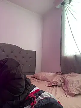 cute emmma online show from April 9, 2026, 12:22 pm