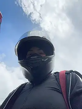 Snapshot of Ema_Rose_ chatting on February 18, 2026, 7:10 pm Ema Rose online show from February 18, 2026, 7:10 pm