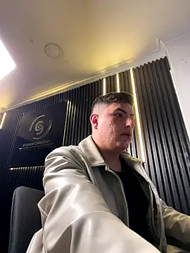 Snapshot of Agustindelarosa_ chatting on December 20, 2025, 9:39 pm Agustindelarosa online show from December 20, 2025, 9:39 pm