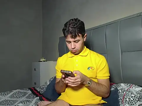 MAXIMILAINO-XXX online show from February 5, 2026, 12:06 am